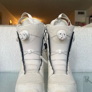 Salomon Snowboard Boots - BOA Lacing - Women’s size US 9